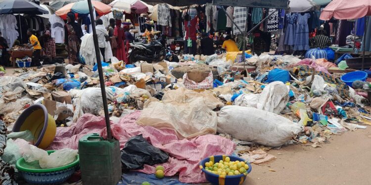 Guinée – Kissidougou étouffe sous les ordures : les citoyens à bout de patience