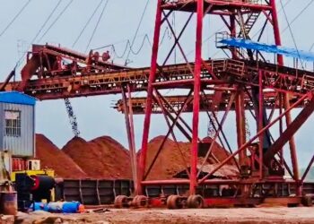 Boffa : SD Mining poursuit le chargement de barges malgré une interdiction officielle