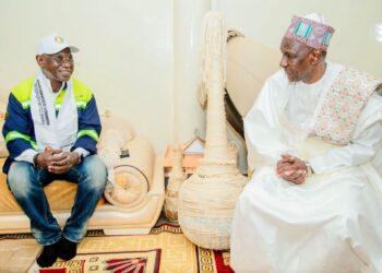 Ahmed Kanté en visite à Labé : Rencontre avec le grand imam El hadj Badrou Bah