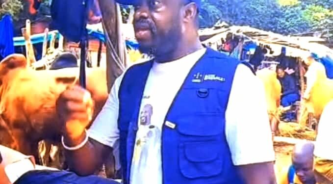 Mobilisation politique inédite à Conakry : Charles Katty séduit les bouchers en soutien au Général Doumbouya