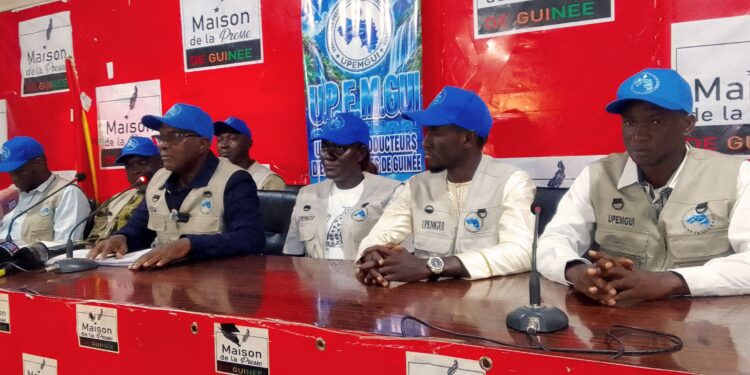 🇬🇳UPEMGUI : Les producteurs d’eaux minérales appellent au respect du décret sur l’interdiction des plastiques à usage unique