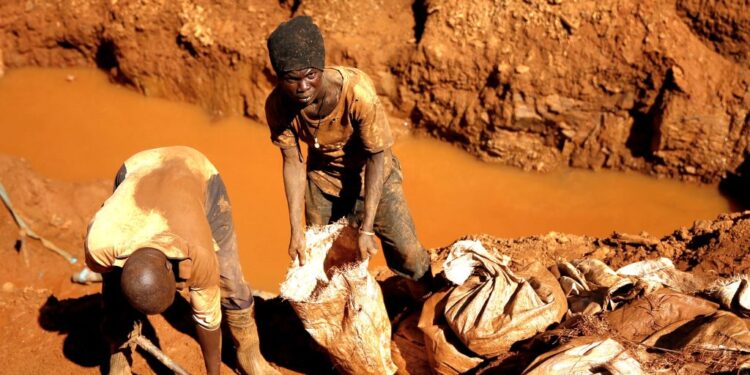 🇬🇳Guinée : Un éboulement dans une mine d’or fait 8 morts et laisse 2 personnes portées disparues