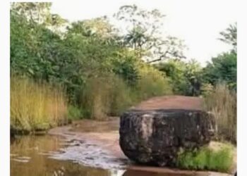 Guinée : Le mystère de la pierre indomptable de Kitali