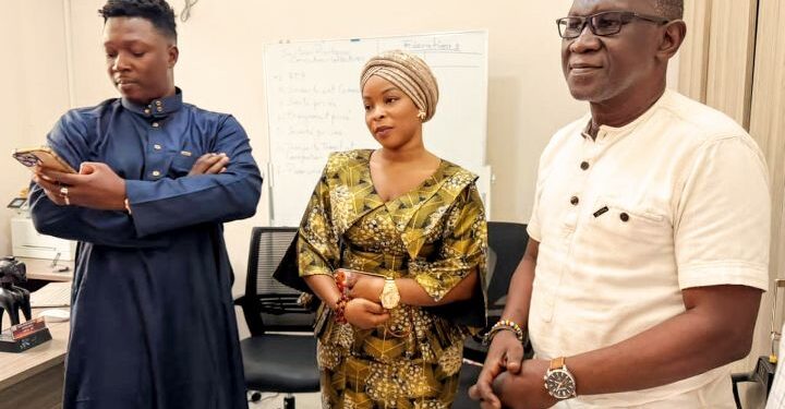 Ramadan : Le couple Bangoura rend une visite de courtoisie à Ahmed Kanté