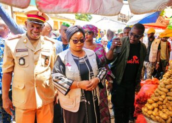 Mamou : La ministre Fatima Camara intensifie la campagne de contrôle des prix et de la qualité