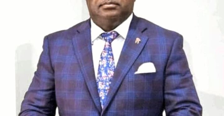 Distinction : Dr David Makongo rafle, « Lauréat du Prix panafricain humanitaire, philanthrope de la décennie ».
