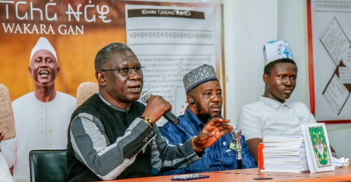 Ahmed Kanté participe à la dédicace de l’ouvrage « Wakara Gan – Les deux tablettes sacrées »