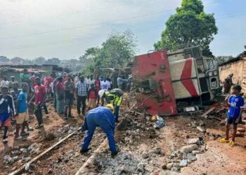 Conakry : Les rails du chemin de fer OBK transformés en décharges sauvages