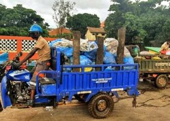 Conakry : Remise des contrats aux PME de pré-collecte des déchets pour réduire les dépôts sauvages