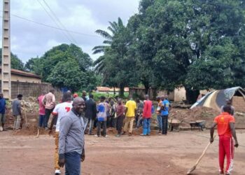 Guinée/Saison des pluies : La jeunesse de Limanya se mobilise contre les inondations et les déchets